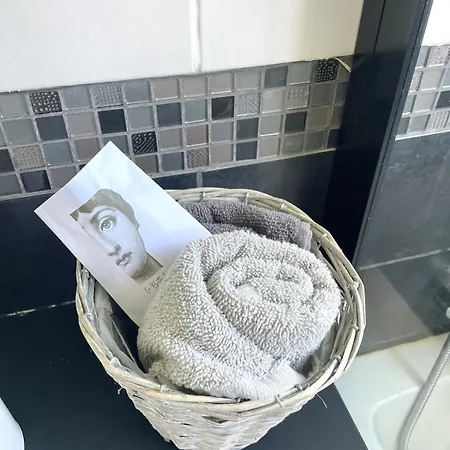 La Butte Enchantee - Wifi Fibre Tv - Baignoire - Parking Gratuit Apartment *